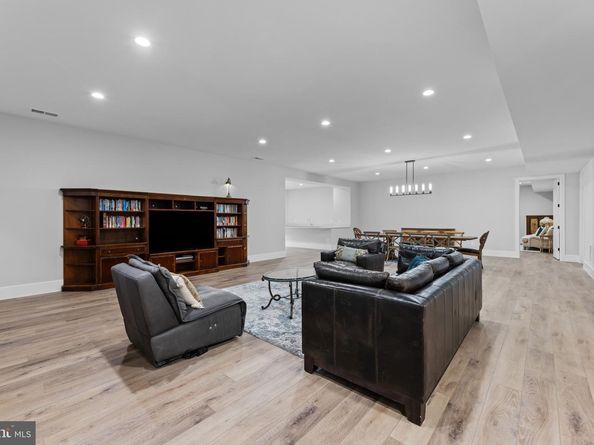 1209 Riley Preserve Court, Great Falls VA 22066