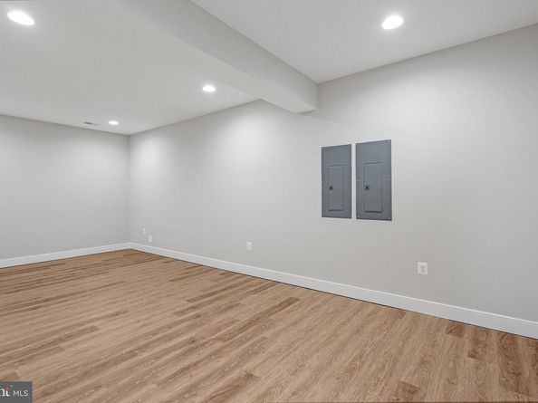 1913 Storm Drive, Falls Church VA 22043