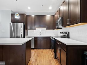 924 S 11TH Street 101, Philadelphia PA 19147