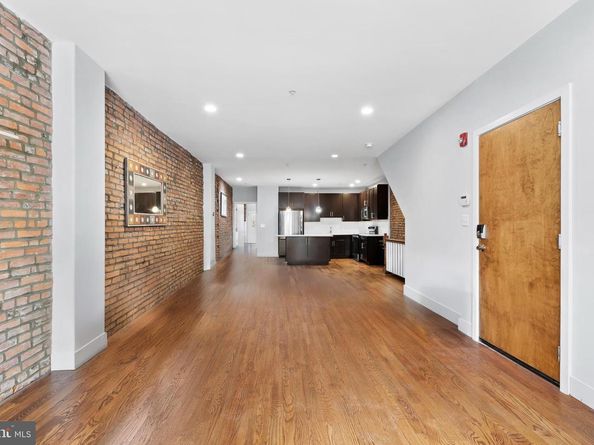 924 S 11TH Street 101, Philadelphia PA 19147