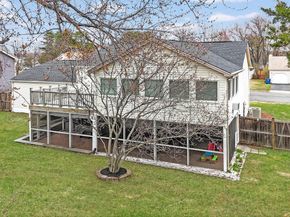 22216 Stablehouse Drive, Sterling VA 20164