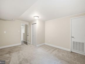 2351 N Vermont Street N, Arlington VA 22207