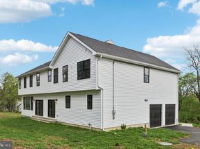 2627 County Line Rd, Chalfont PA 18914