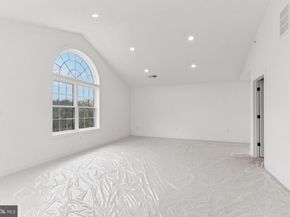 2627 County Line Rd, Chalfont PA 18914