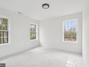 2627 County Line Rd, Chalfont PA 18914
