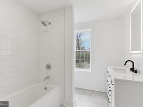 2627 County Line Rd, Chalfont PA 18914