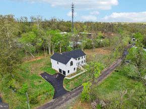 2627 County Line Rd, Chalfont PA 18914