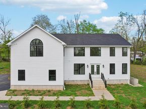 2627 County Line Rd, Chalfont PA 18914