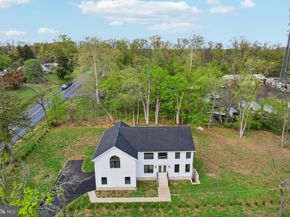 2627 County Line Rd, Chalfont PA 18914