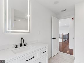 2627 County Line Rd, Chalfont PA 18914