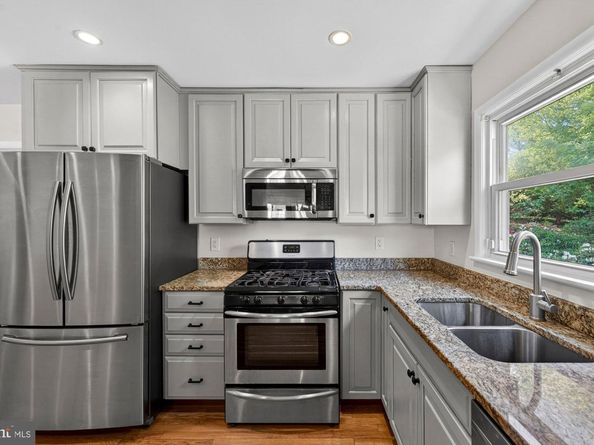 1109 Hillcrest Drive SW, Vienna VA 22180