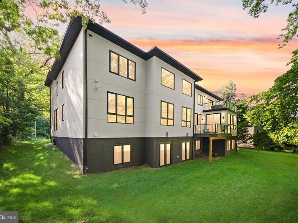 2537 Gallows Road, Dunn Loring VA 22027