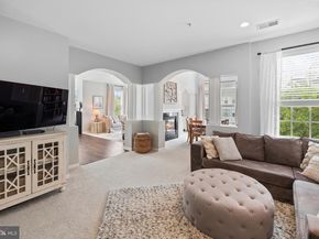 5090 Donovan Drive 102, Alexandria VA 22304