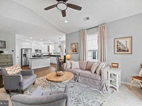 5090 Donovan Drive 102, Alexandria VA 22304
