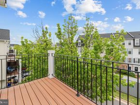 5090 Donovan Drive 102, Alexandria VA 22304