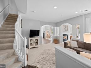 5090 Donovan Drive 102, Alexandria VA 22304