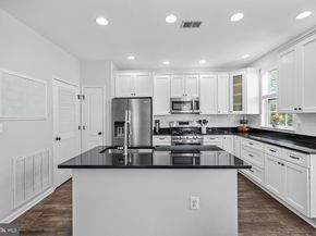 5090 Donovan Drive 102, Alexandria VA 22304