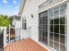 5090 Donovan Drive 102, Alexandria VA 22304