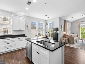 5090 Donovan Drive 102, Alexandria VA 22304