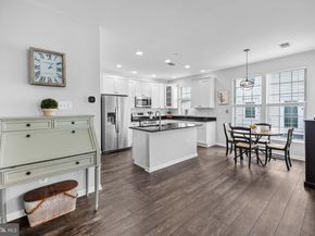 5090 Donovan Drive 102, Alexandria VA 22304