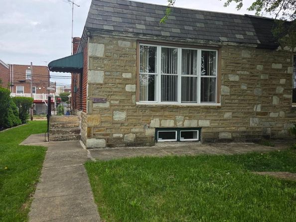 2037 Napfle Avenue, Philadelphia PA 19152