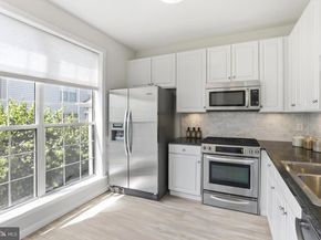 1734 Kingsgate Court 302, Alexandria VA 22302