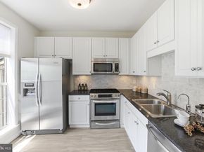 1734 Kingsgate Court 302, Alexandria VA 22302
