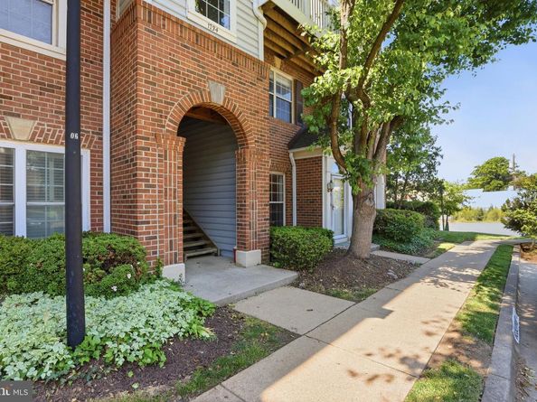 1734 Kingsgate Court 302, Alexandria VA 22302