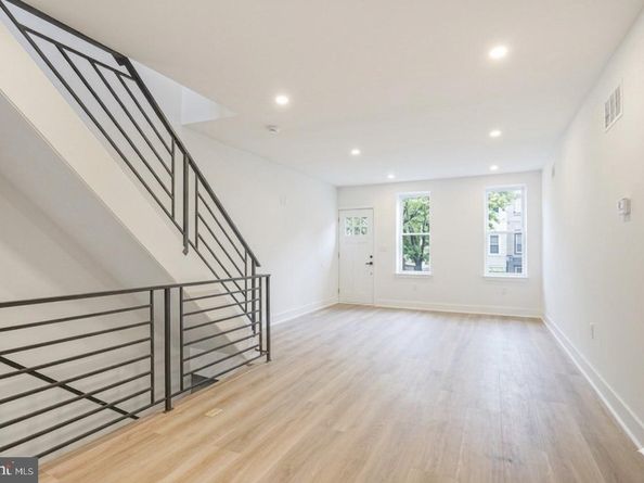 817 Pierce Street, Philadelphia PA 19148