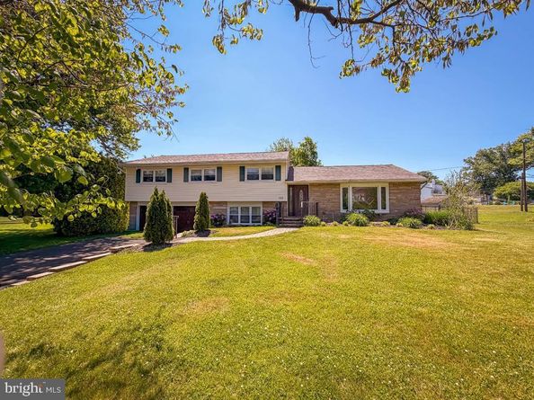 925 Big Oak Road, Yardley PA 19067