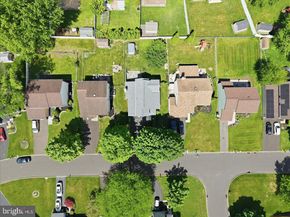 12 Pebble Drive, Horsham PA 19044