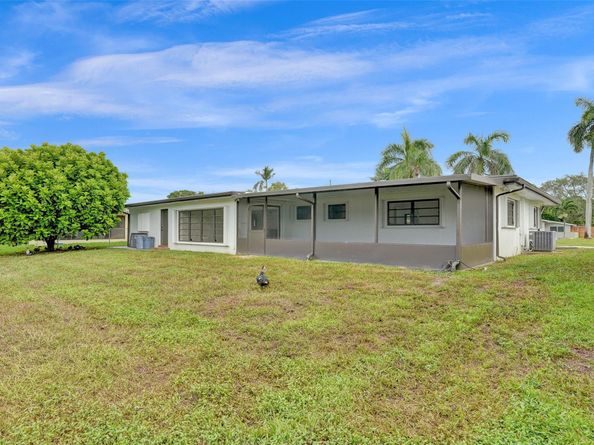 5840 SW 14th St, Plantation FL 33317