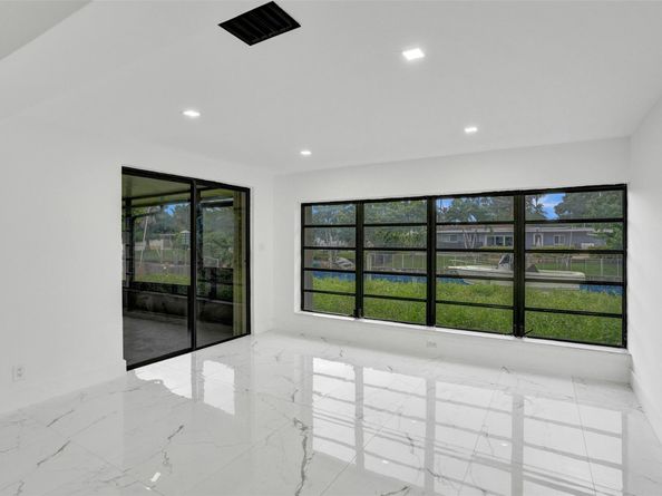5840 SW 14th St, Plantation FL 33317