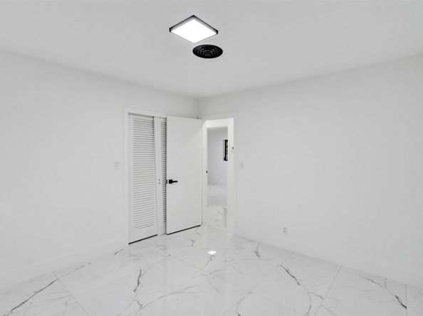 5840 SW 14th St, Plantation FL 33317