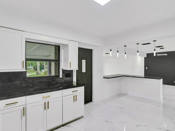 5840 SW 14th St, Plantation FL 33317