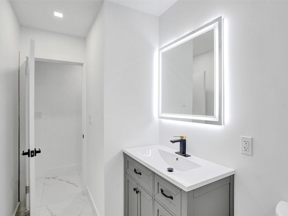 5840 SW 14th St, Plantation FL 33317