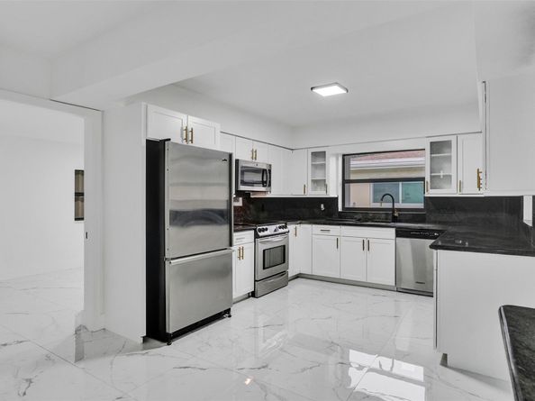 5840 SW 14th St, Plantation FL 33317