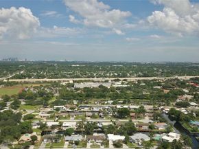 5840 SW 14th St, Plantation FL 33317