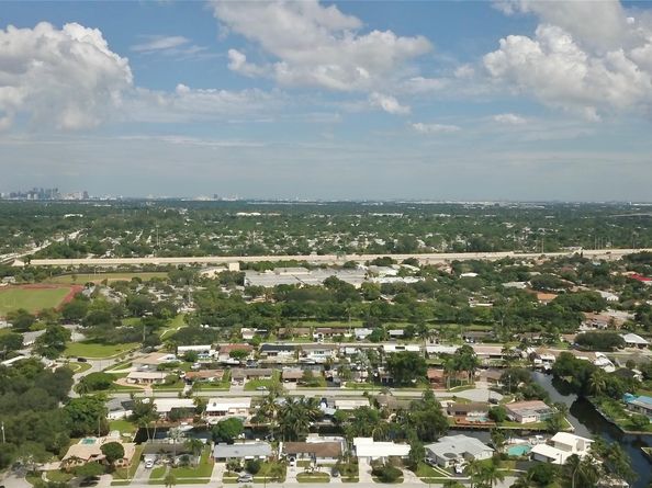5840 SW 14th St, Plantation FL 33317