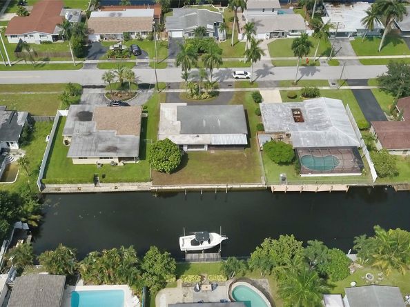5840 SW 14th St, Plantation FL 33317