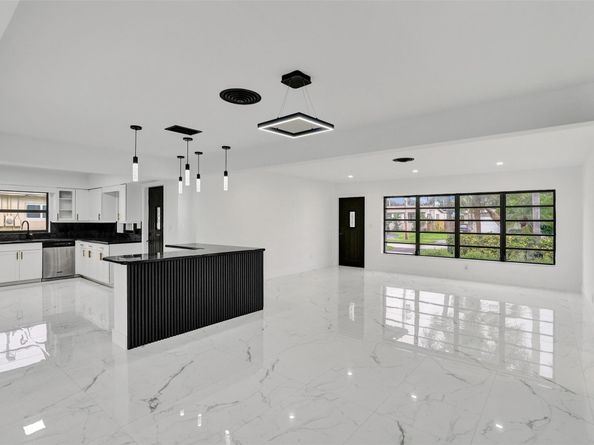 5840 SW 14th St, Plantation FL 33317
