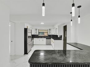 5840 SW 14th St, Plantation FL 33317