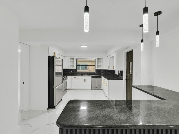 5840 SW 14th St, Plantation FL 33317