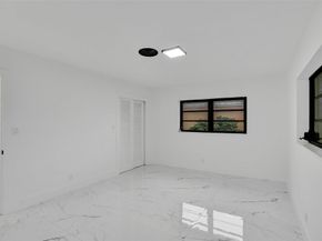 5840 SW 14th St, Plantation FL 33317
