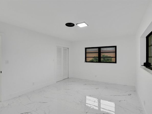 5840 SW 14th St, Plantation FL 33317