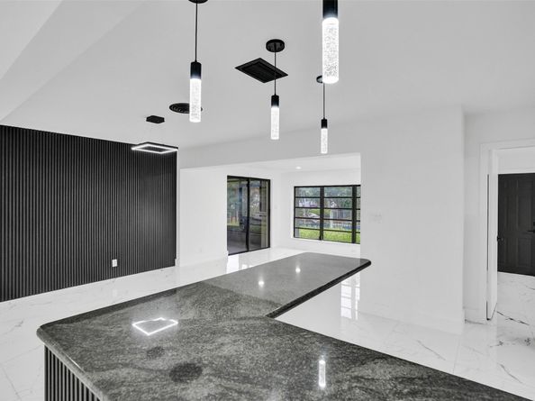 5840 SW 14th St, Plantation FL 33317