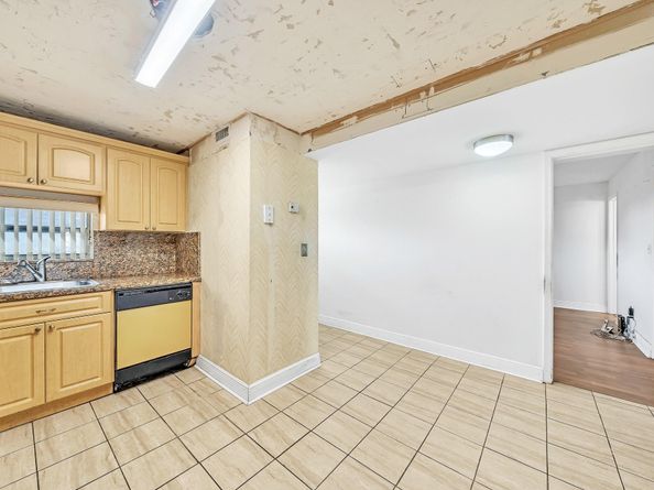 8980 S Hollybrook Blvd 204, Pembroke Pines FL 33025