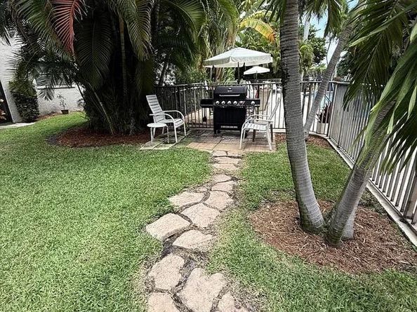 665 Enfield Street B18, Boca Raton FL 33487