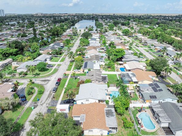 11321 NW 32nd Pl, Sunrise FL 33323