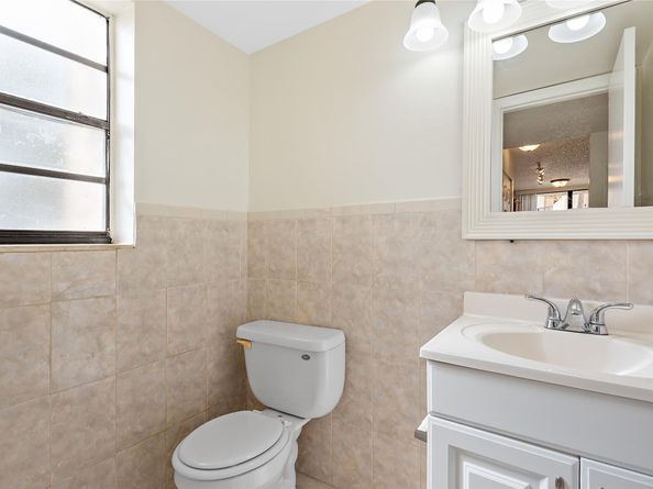 3550 Blue Lake Dr 105, Pompano Beach FL 33064